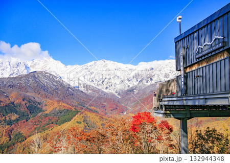 秋の岩岳マウンテンリゾートからの三段紅葉 秋の岩岳マウンテンリゾートからの三段紅葉 132944348