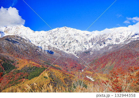 秋の岩岳マウンテンリゾートからの三段紅葉 秋の岩岳マウンテンリゾートからの三段紅葉 132944358