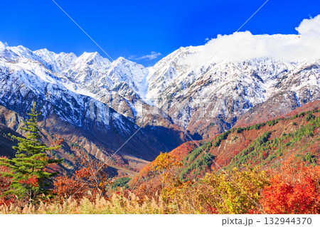 秋の岩岳マウンテンリゾートからの三段紅葉 秋の岩岳マウンテンリゾートからの三段紅葉 132944370