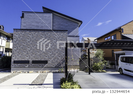 カーポートのある住宅外観 132944654