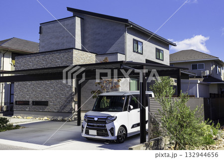 カーポートのある住宅外観 132944656