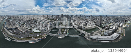 都市のドローン空撮パノラマ合成写真 132944994