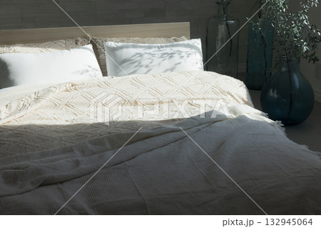 ダブルベッドの寝室 132945064