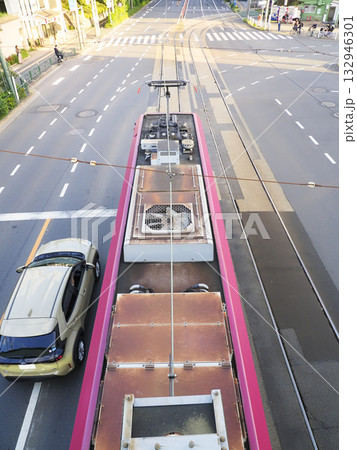 東京さくらトラム(都電荒川線)・併用軌道・飛鳥山交差点 東京さくらトラム(都電荒川線)・併用軌道・飛鳥山交差点 132946301