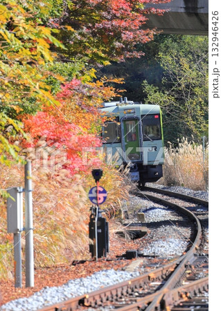 小海線 甲斐大泉駅 紅葉 小海線 甲斐大泉駅 紅葉 132946426
