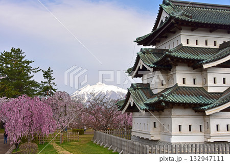 弘前公園 弘前城と桜と岩木山 弘前公園 弘前城と桜と岩木山 132947111