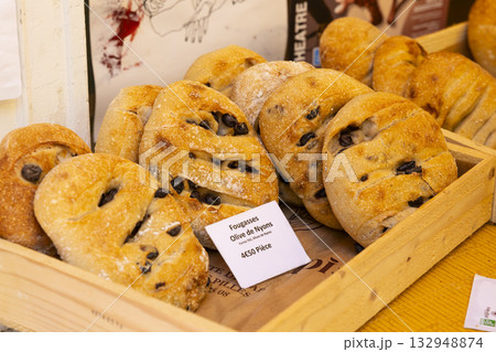 Fouagasses Olive de Nyons for sale at market 132948874