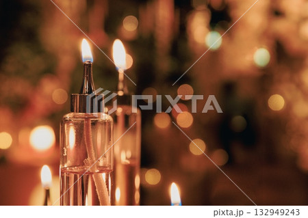 オイルキャンドルにゆれる炎 132949243