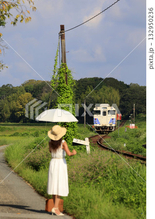 ローカル線を走るキハ40で帰省 132950236