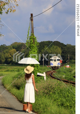 ローカル線を走るキハ40で帰省 132950312