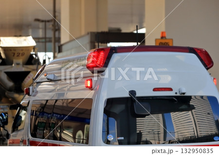救急車　イメージ 132950835
