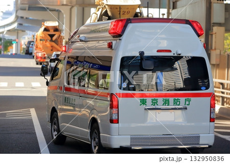 救急車　イメージ 132950836