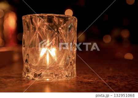 キャンドルホルダーにゆれる炎 キャンドルホルダーにゆれる炎 132951068