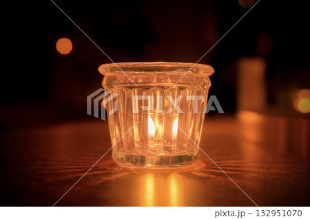 キャンドルホルダーにゆれる炎 キャンドルホルダーにゆれる炎 132951070