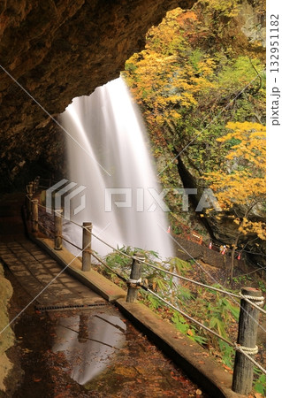 雷滝の秋　長野県 132951182
