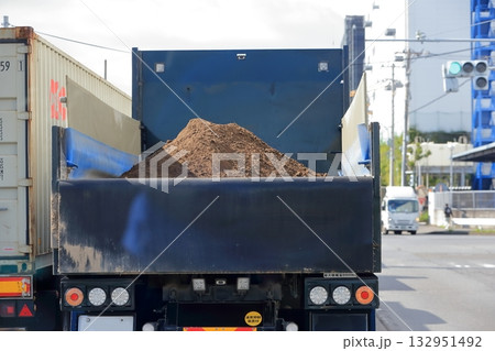ダンプトラック　イメージ 132951492