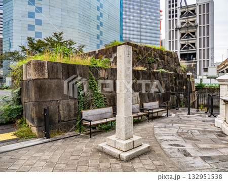 国指定史跡「常盤橋門跡」と標柱 132951538