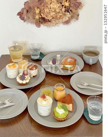 カフェスイーツブッフェ 132951647