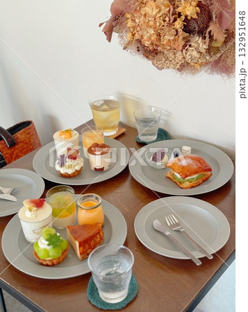 カフェスイーツブッフェ 132951648