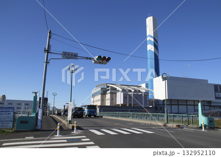 あずま橋通りと朝日環境センター(埼玉県川口市) あずま橋通りと朝日環境センター(埼玉県川口市) 132952110