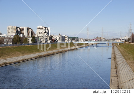 新芝川：あずま橋より上流を望む（朝日環境センター前） 132952211