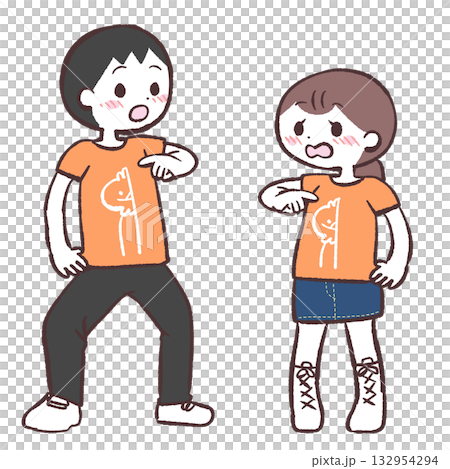 同じ服に驚く男女のイラスト 同じ服に驚く男女のイラスト 132954294