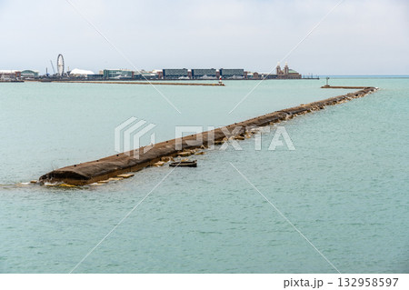 Chicago skyline and breakwater on Lake Michigan under a cloudy sky 132958597