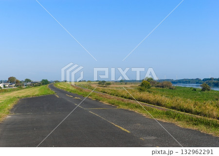 利根川サイクリングロード右岸2025年11月 132962291