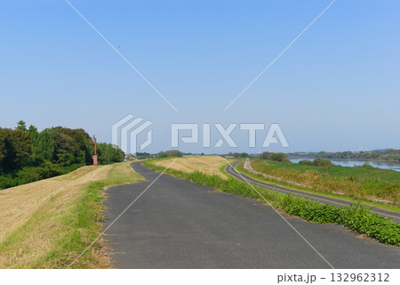 利根川サイクリングロード右岸2025年11月 132962312