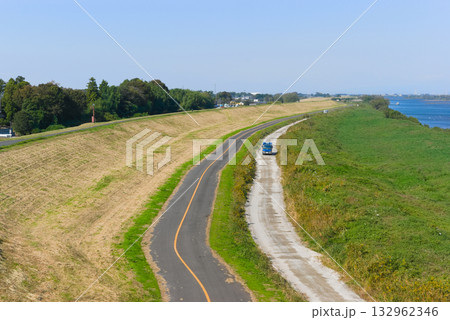 利根川サイクリングロード右岸2025年11月 132962346
