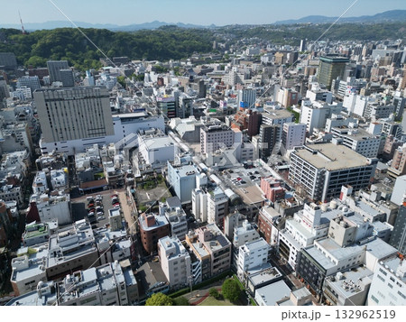 鹿児島中心部のビル街の空撮 132962519