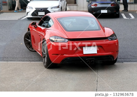 赤いスポーツカー　イメージ 132963678