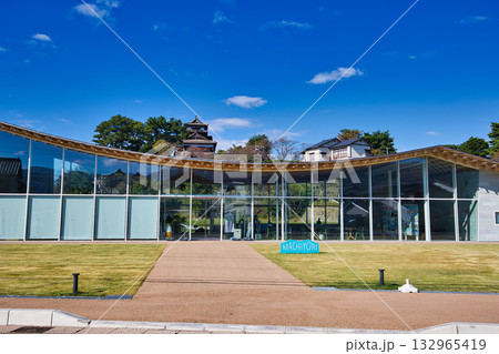 水面に映る丸岡城 132965419