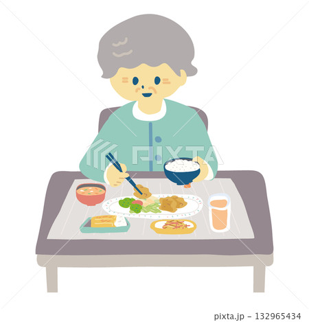 シニア女性の食事風景 132965434