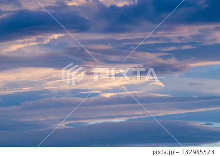 美しい夕焼け雲 b-1-3 寒色 フィルム調 美しい夕焼け雲 b-1-3 寒色 フィルム調 132965523