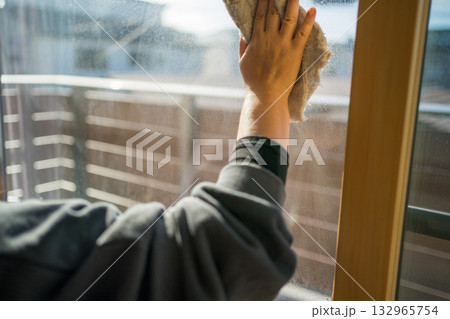 主婦の窓掃除 主婦の窓掃除 132965754