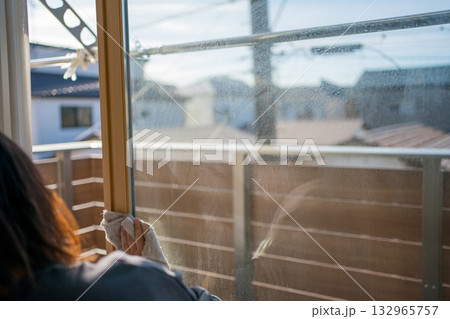 主婦の窓掃除 主婦の窓掃除 132965757