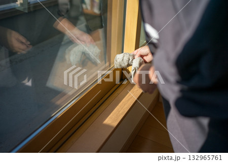 主婦の窓掃除 主婦の窓掃除 132965761