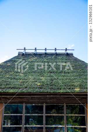 茅葺屋根（愛知県北設楽郡設楽町　田峰観音の舞台） 132966101