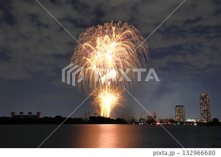北区花火会：RED×BLUE SPARKLE GATE 2025（東京都北区） 132966680