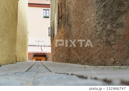 ローテンブルク市内のとある路地の風景 132966747