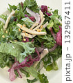 グリーンサラダを美味しくいただきます 132967411