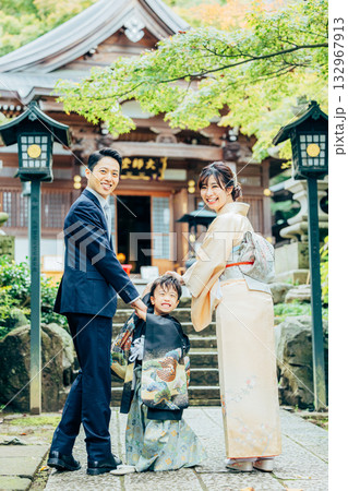 七五三　親子 132967913