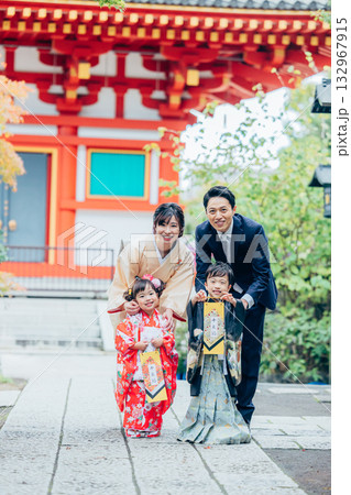 七五三　親子 132967915