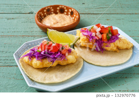 タコス・デ・ぺスカード・エスティーロ・エンセナーダ 132970776