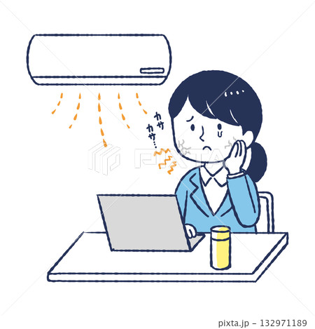 暖房の風で肌が乾燥する女性 132971189