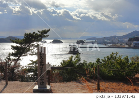 小豆島 富丘八幡神社の昭和天皇御巡幸記念碑とエンジェルロード 132971342
