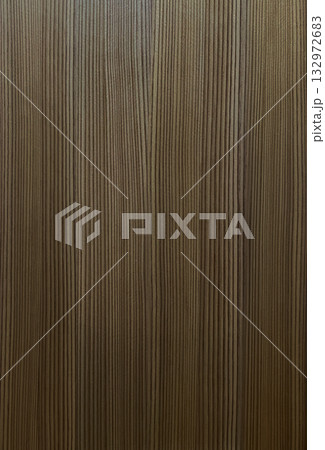 繊細な褐色の縦木目の縦長の背景画像 132972683