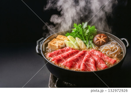 すき焼き　鍋もの　鍋料理 132972926