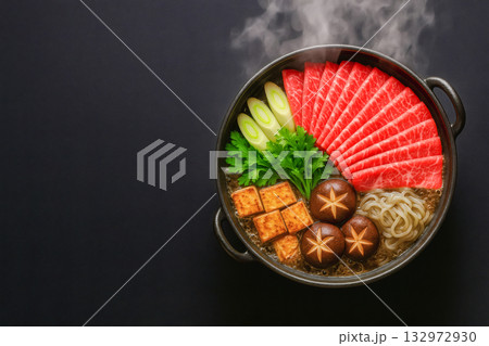 すき焼き　鍋もの　鍋料理 132972930